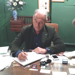 Dr. Luis Camisani